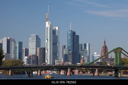 Skyline with financial district, and Frankfurt, Flößerbrücke bridge, Frankfurt am Main, Hesse, Germany-stock-foto