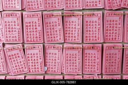 Pink Horoscope paper with Chinese writing, for sale, Sik Sik Yuen Wang Tai Sin Temple, Kowloon, Hong Kong, China-stock-foto
