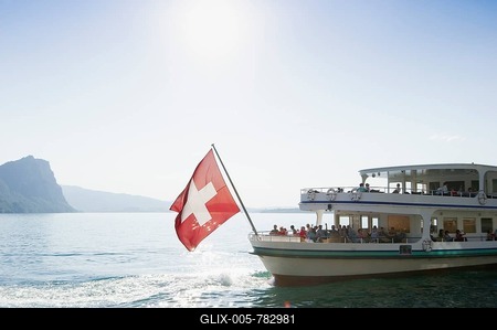 Passenger boat, liner, with the Swiss flag, Vitznau, Lake Lucerne, Canton of Lucerne, Switzerland, Europe-stock-foto