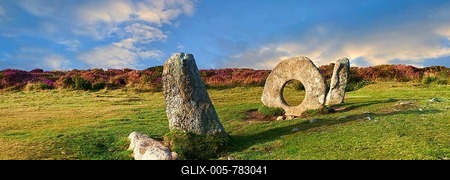 Męn-an-Tol, Men an Toll or the Crick Stone, late Neolithic or early Bronze Age standing stones, near Madron, Penwith peninsula, Cornwall, England, United Kingdom-stock-foto
