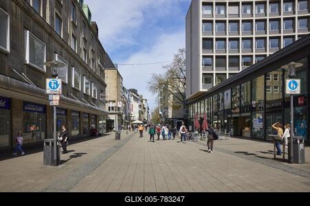 Kettwiger Straße, shopping street and pedestrian zone in the city centre of Essen, Ruhr area, independent city, North Rhine-Westphalia, Germany-stock-foto