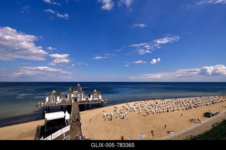 Sellin pier, beach chairs, Rügen Island, Mecklenburg-Western Pomerania, Germany-stock-foto