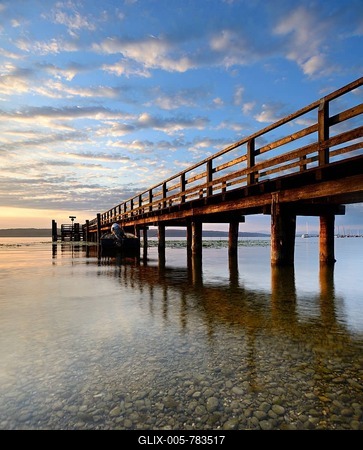 Morning mood, jetty on Lake Ammer, near Riederau, Bavaria, Germany-stock-foto
