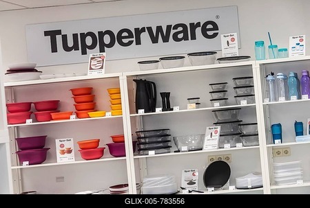 The Tupperware party is over. The plastic bowl manufacturer Tupperware has gone bust. The company filed for bankruptcy in the USA. Tupperware shop in Metzingen, Baden-Württemberg, Germany-stock-foto
