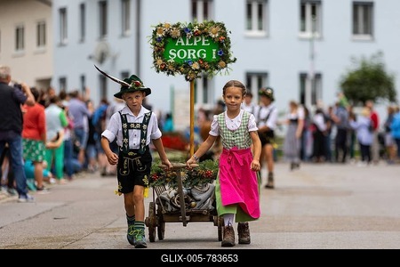 Alpine children pulling ladder wagons, boy, girl in traditional traditional costume, cattle seperation, Almabtrieb, road, Wertach, Allgäu Alps, Bavaria, Germany-stock-foto