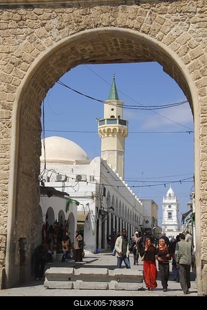 Street scene at Bab al-Menchia, Tripolis, Libya-stock-foto