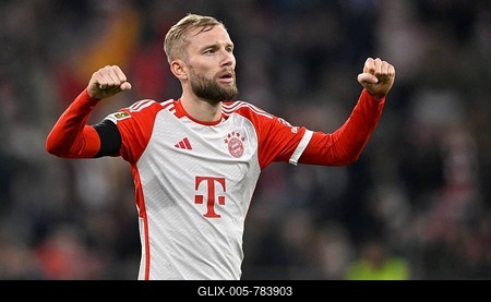 Goal celebration, Konrad Laimer FC Bayern München FCB (27) Allianz Arena, Munich, Bavaria, Germany-stock-foto