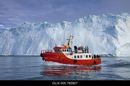 Tourist boat in the Kangia Icefjord, Disko-Bay, West-Greenland, Greenland-stock-foto