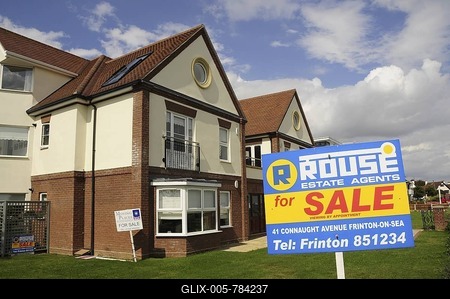 Sign "House for Sale", in the seaside resort of Frinton-on-Sea, Essex, England, United Kingdom, Europe-stock-foto