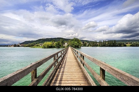 Wooden footbridge crossing Rhine River, leading to the Monastic Island of Werd, Canton of Schaffhausen, Switzerland, Europe-stock-foto