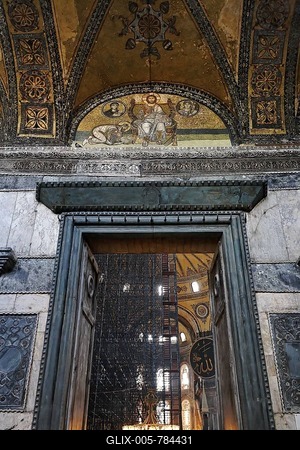 Emperor's gate, Byzantine mosaic, Christ on the throne with a kneeling emperor, Hagia Sophia, Aya Sofya, Sultanahmet, Istanbul, Turkey-stock-foto