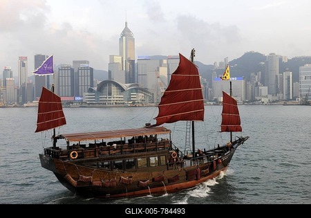 Sailing ship in front of Hong Kong skyline, China, Asia-stock-foto