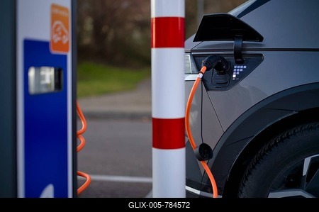 E-vehicle Hyundai IONIQ 5 at EnBW charging station for electric cars, charging station, e-filling station, e-mobility, charging cable leads into e-car, charge level indicator, Stuttgart, Baden-Württemberg, Germany-stock-foto