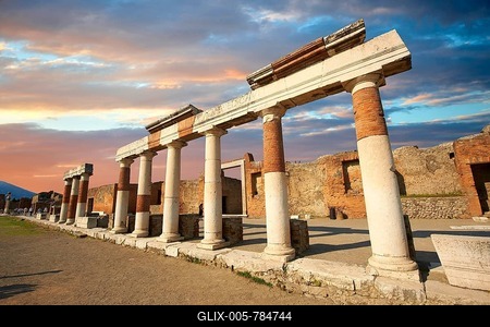 The Roman Columns of The Building of Eumachia, Pompeii, Italy, Europe-stock-foto