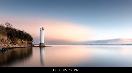The Maltzien lighthouse stands at the foot of a small cliff at the southern tip of the Zudar peninsula on the island of Rügen-stock-foto