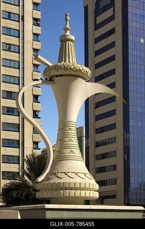 Large sculpture of a traditional Arab coffee pot, dallah, as a symbol of Arab hospitality and tradition, on Ittihad Square or Union Square in Abu Dhabi, United Arab Emirates, Middle East-stock-foto