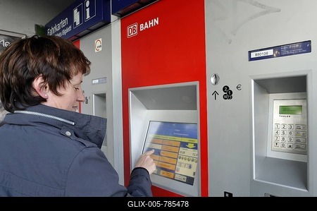 Ticket machine of Deutsche Bahn, the German national railway company, Stuttgart, Baden-Wuerttemberg, Germany, Europe-stock-foto