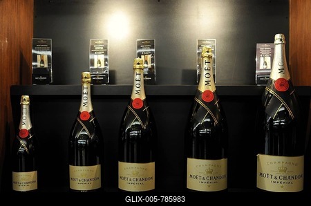 Champagne bottles in various sizes, Imperial, Moet et Chandon winery, LVMH luxury goods group, Louis Vuitton Moet Hennessy, Epernay, Champagne, Marne, France, Europe-stock-foto