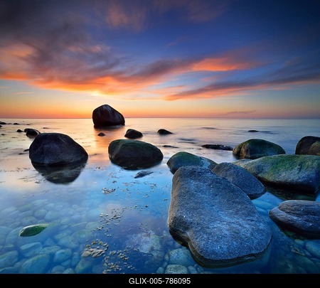 Sunset at the Baltic Sea, boulders on the shore, behind the Schwanenstein, Lohme, Jasmund National Park, Island of Rügen, Mecklenburg-Western Pomerania, Germany-stock-foto