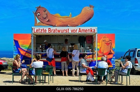 Food stand, Letzte Bratwurst vor Amerika, last sausage before America, Cape St. Vincent, Cabo de São Vicente, Algarve, Portugal-stock-foto