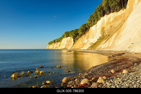 Chalk cliffs of the cliffs in the morning light, Baltic Sea, Jasmund National Park, Rügen Island, Mecklenburg-Western Pomerania, Germany-stock-foto