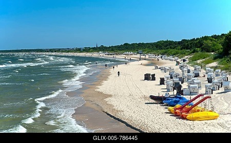 Waves wash up on the sandy beach in the Baltic seaside resort of Heringsdorf, Usedom Island, Mecklenburg-Western Pomerania, Germany-stock-foto