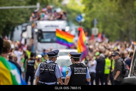 40000 participants, 400000 spectators, the police have everything under control. Christopher Street Day, Pride demonstration as a sign of diversity, respect, acceptance and equality, Stuttgart, Baden-Württemberg, Germany-stock-foto