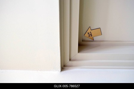 Arrow on a ceiling pointing into the direction of Mecca, for devout Muslims, Doha Sheraton Hotel, Doha, Doha, Qatar-stock-foto