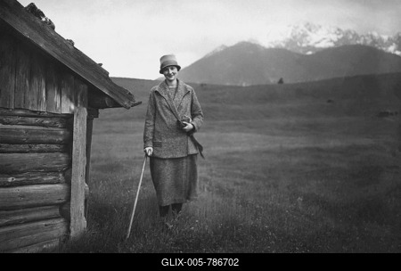 Vacation, woman with walking stick hiking in the Alps, 1920s, Bavaria, Germany-stock-foto