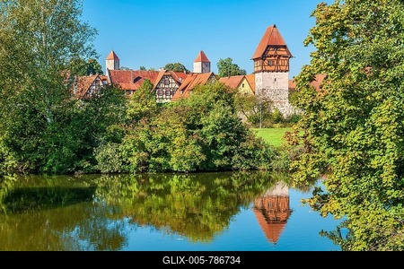 View of the old town with half-timbered houses, towers and town wall, on the right the Bäuerlinsturm, reflection in the river Wörnitz, Romantic Road, Dinkelsbühl, Middle Franconia, Franconia, Bavaria, Germany-stock-foto