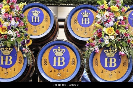 Beer kegs on a beer wagon during the traditional costume parade at the Oktoberfest, Munich, Bavaria, Germany, Europe-stock-foto
