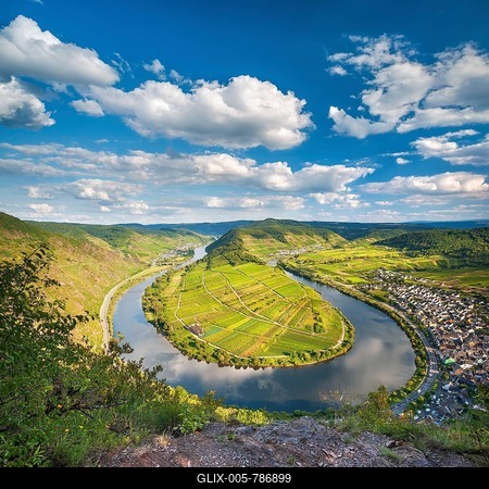View of the Moselle bend at Bremmer Calmont, Bremm, Moselle valley, Rhineland-Palatinate, Germany-stock-foto