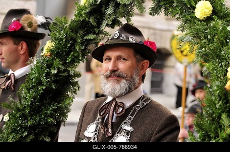 Bavarian man wearing a traditional costume during the Trachtenumzug, traditional costume parade, to the Octoberfest, Munich, Bavaria, Germany, Europe-stock-foto