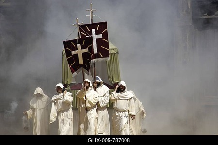 Monks in white cowls carries red flags with cross are befog, knight festival Kaltenberger Ritterspiele, Kaltenberg, Upper Bavaria, Germany-stock-foto
