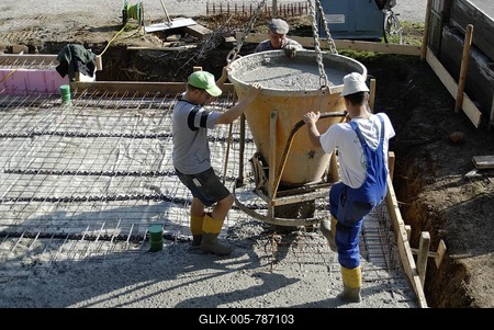 Laying concrete foundation slab for a single family detached house-stock-foto