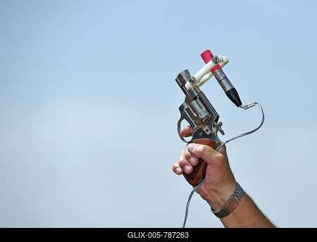 Starter pistol for track and field, revolver with barrel locked by non-removable steel cap, marked in red-stock-foto