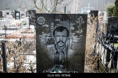 Cemetery of Slavutych, where most of the victims of the Chernobyl disaster are buried, mostly liquidators, who died years after their mission at the reactor from sequelae, on many headstones the reactor is featured, Slavutych, Ukraine-stock-foto