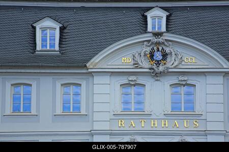 Old town hall built in 1750 with inscription, town hall, inscription, window, two, roman, number, year, coat of arms, eagle figure, heraldic bird, slate roof, Schlossplatz, Saarbrücken, Saarland, Germany-stock-foto