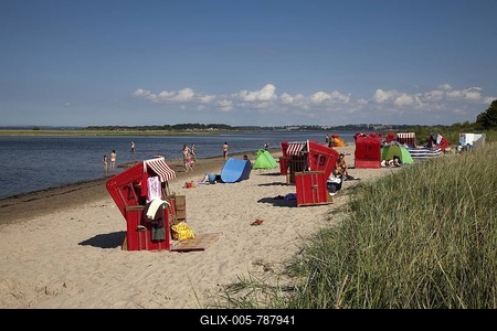 Roofed wicker beach chairs on the beach, Baltic Sea resort town of Kaltenhof, Poel Island, Mecklenburg-Western Pomerania, Germany, Europe-stock-foto