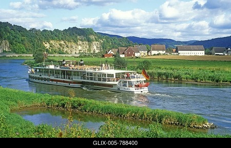Passenger boat on the Weser River, Weserbergland, Weser Uplands, Lower Saxony, Germany, Europe-stock-foto
