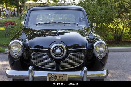 Grosse Pointe Shores, Michigan, A 1951 Studebaker Champion at the Eyes on Design auto show. This year's show featured primarily brands that no longer exist-stock-foto
