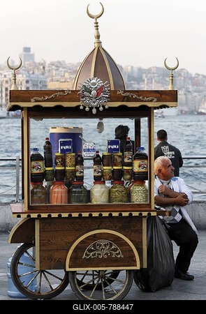 Picturesque sales stand of a street vendor for pickled vegetables, Eminoenue, Galata Bridge, Istanbul, Turkey-stock-foto