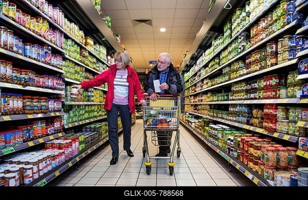 Senior couple shopping in a supermarket, Germany-stock-foto