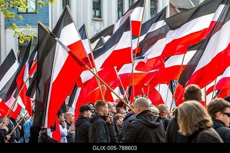 Protest, right-wing extremists marching, Essen, May 1 2015, German Empire flag, Deutsches Reich, Essen, North Rhine-Westphalia, Germany-stock-foto