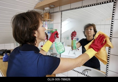 House work, woman cleaning a bathroom-stock-foto