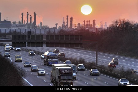 A3 Autobahn (motorway) near Oberhausen-Holten at sunset, OXEA Ruhrchemie chemical plant in background, Oberhausen, North Rhine-Westphalia, Germany, Europe-stock-foto