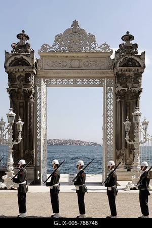 Guard Mountain in front of the main gate on the Bosphorus shore, Dolmabahce Palace, Besiktas, Istanbul, Turkey-stock-foto
