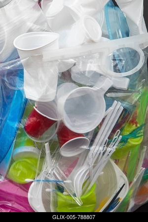 Garbage bag filled with disposable crockery, plastic cutlery, plastic crockery, plastic, plastic cups, plastic bags and other plastic garbage, different colours, sizes and types.-stock-foto