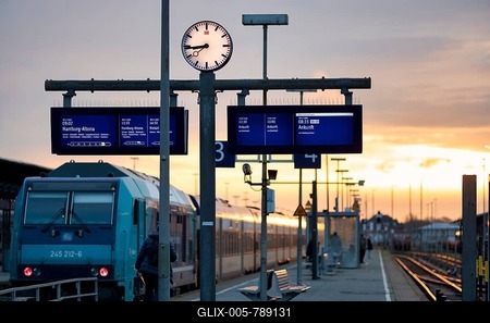 Diesel locomotive class 245, regional express RE standing at the platform, track, display board, clock, Westerland station, sunrise, North Sea island Sylt, North Frisia, Schleswig-Holstein, Germany-stock-foto