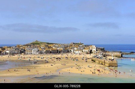 Overlooking the harbour of St. Ives at low tide, Cornwall, England, UK, Europe-stock-foto